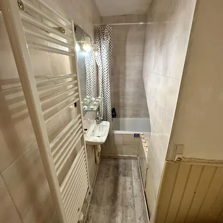Centre De Sete, Meuble, Climatise A 5 Minutes Des Plages Apartment *